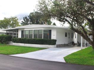 5866 Camelot Dr N, Sarasota, FL 34233