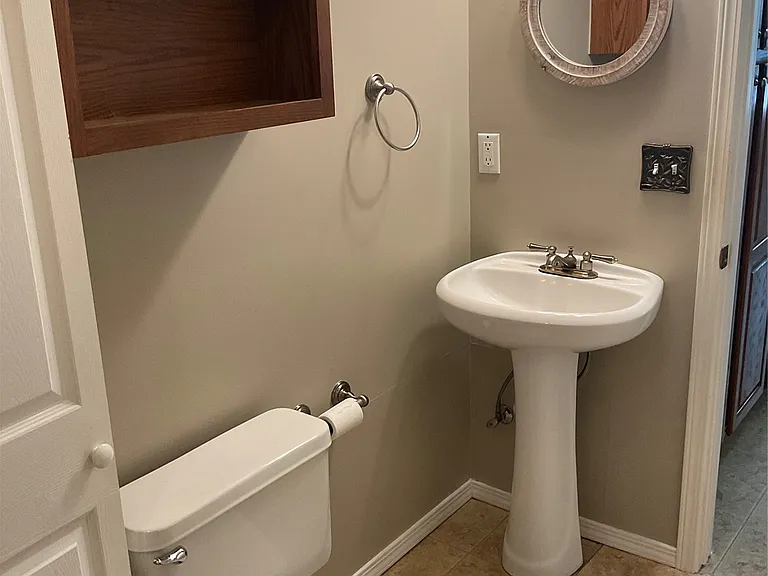 2236 W Quantico St — Photo 14