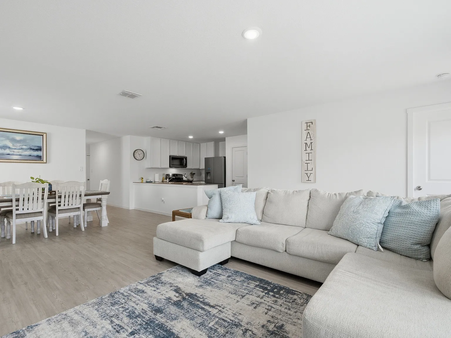 4 bed, 1667 sqft, $2,100 — Photo 2