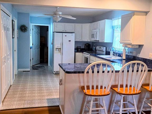 4th image of 9 Cedarwood Dr