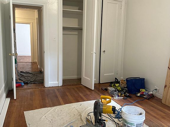 5th image of 4046 Carpenter Ave #2E