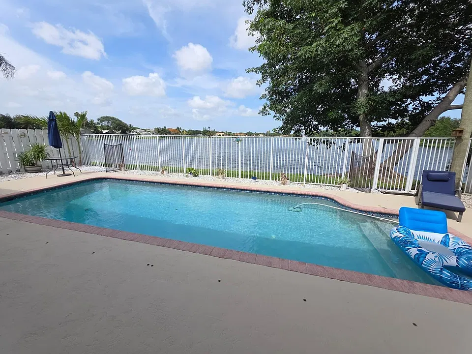 5220 NW 53rd Ave