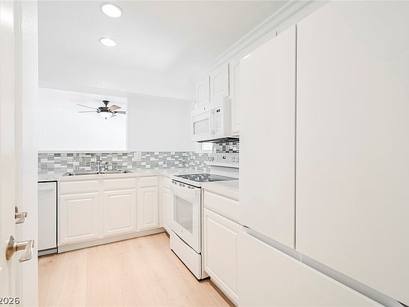 4th image of 8101 W Flamingo Rd Unit 2041