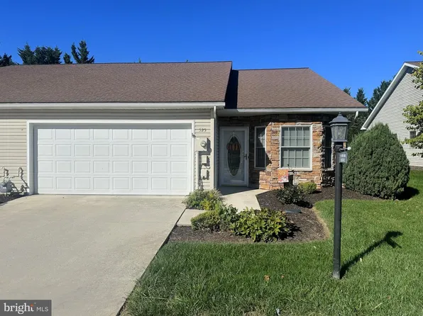 525 Parkview Ln #113, Hanover, PA 17331