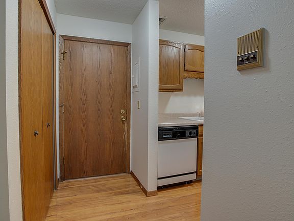 5th image of 210 35th Ave N APT 9