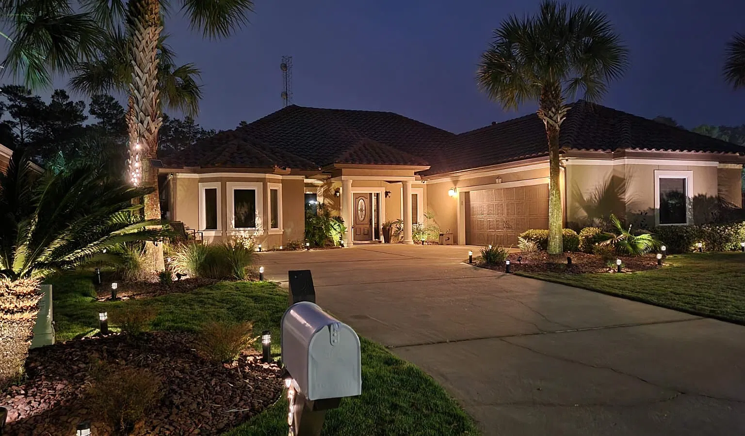 323 Greenwood Way — Photo 2