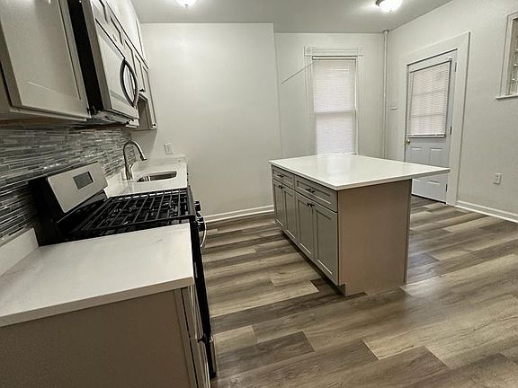 4th image of 35 New York St Floor 1