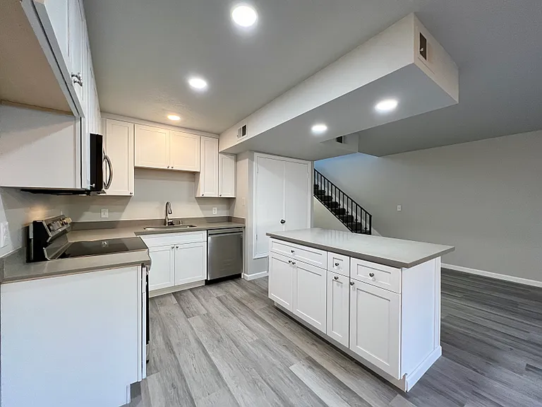Adobe Creek Apartments — Photo 9