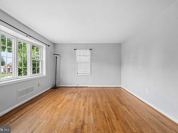 4th image of 213 Nottingham Rd