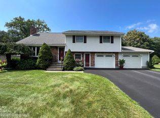 28 Damask Dr, Clifton Park, NY 12065