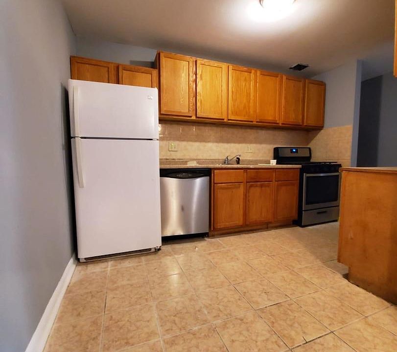 1st image of 560 Mesa Dr APT 307