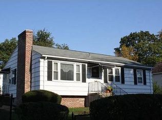 14 Sycamore St, Lowell, MA 01852