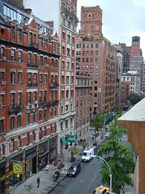 Rented by (Legacy) Metropolitan Property Grp. | media 25