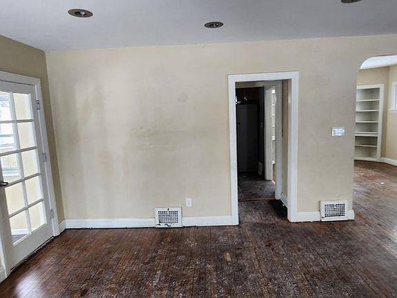 5th image of 3599 Grosvenor Rd