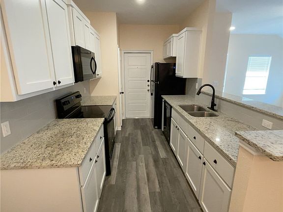 5th image of 1940 Lively Ln