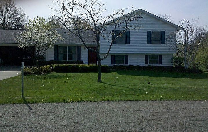 1st image of 404 Morgan Ct