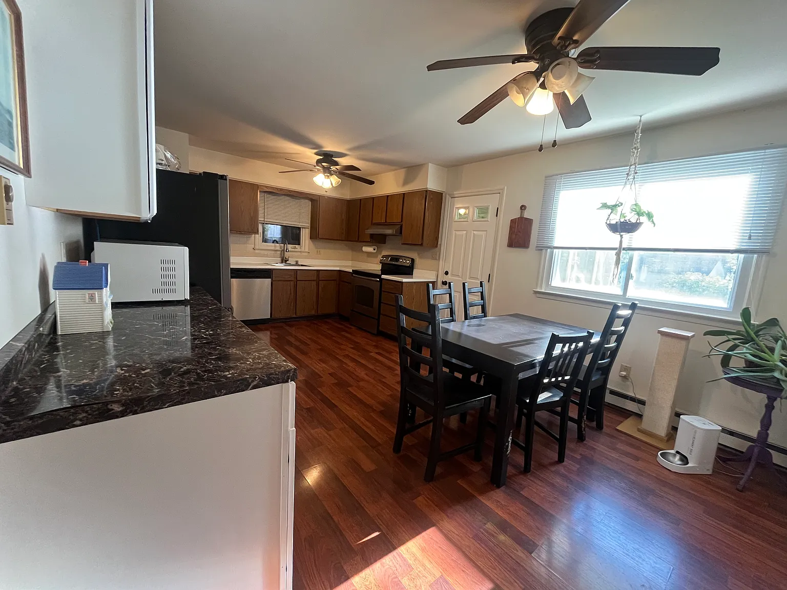 3 bed, 1.5 bath, 1200 sqft, $2,150 — Photo 3