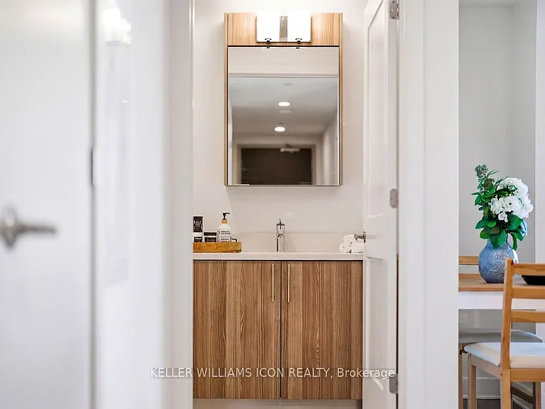 180 George St #1002 — Photo 24