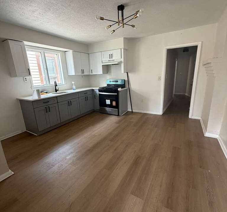 1st image of 544 Franklin St APT 2