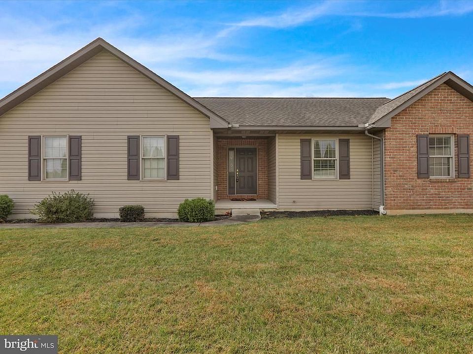 1st image of 26 Village Dr