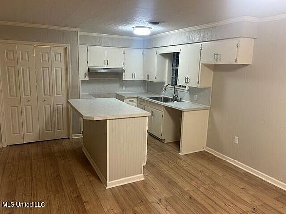 3rd image of 3339 Mound Rd NE