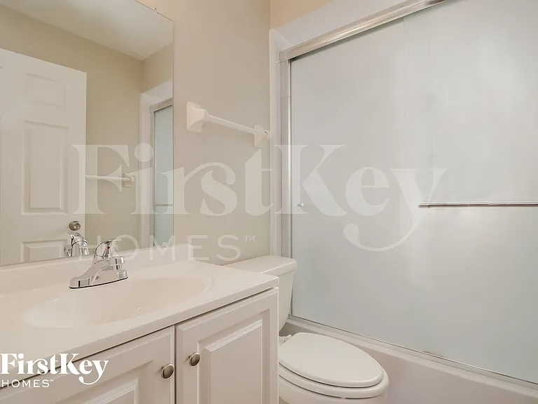 3260 Saint James Ave — Photo 14