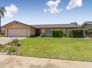 1518 Canal Dr, Sanger, CA 93657