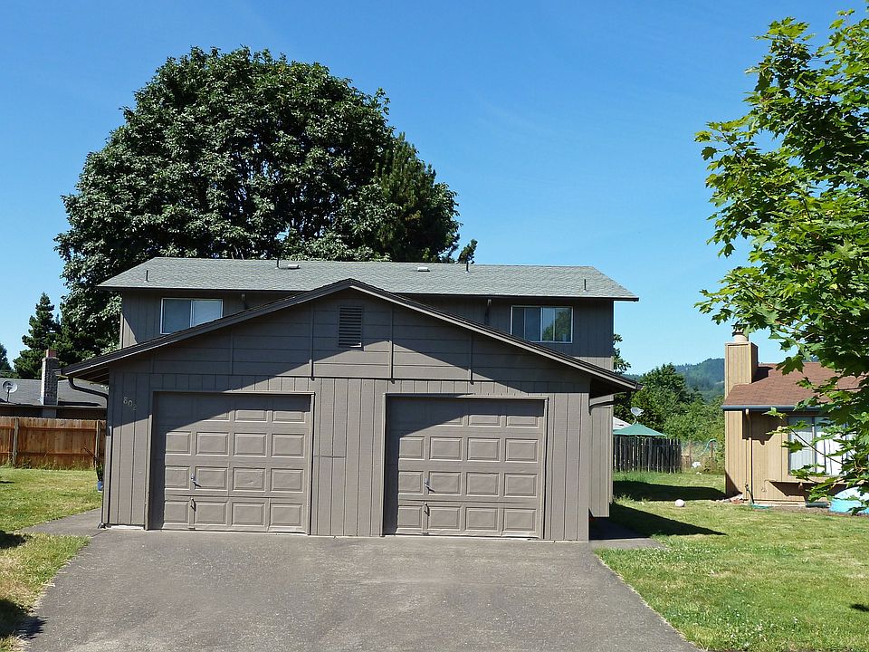 800 and 802 Cloverleaf