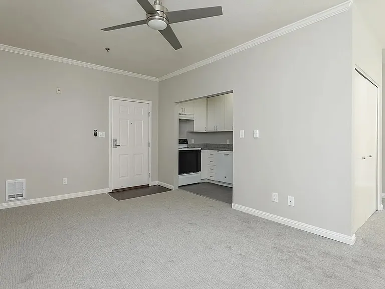 Laurel Theatre Apartments — Photo 7