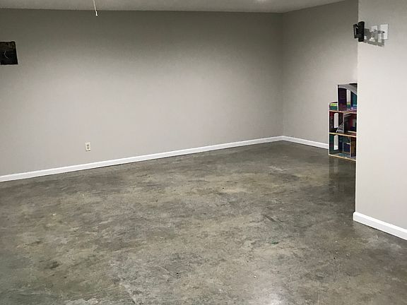 3rd image of 125 McKay Hill Dr