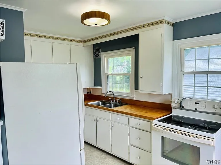 202 Elm St — Photo 6