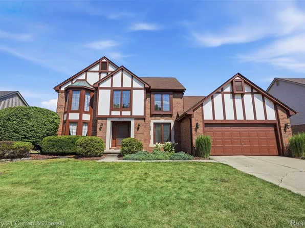 19176 Fairlane Ct, Livonia, MI 48152
