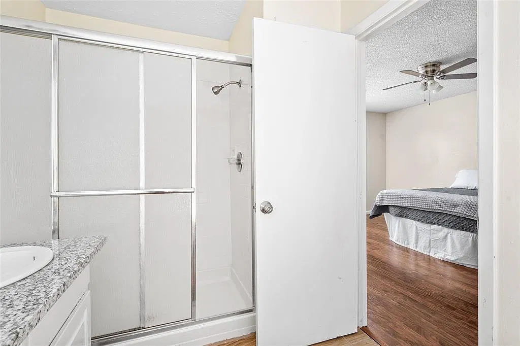 4 bed, 2.5 bath, 2060 sqft, $1,950 — Photo 4