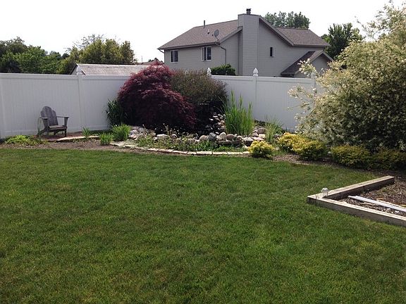 Pond
						:
						Listen to the water and feed the fish!