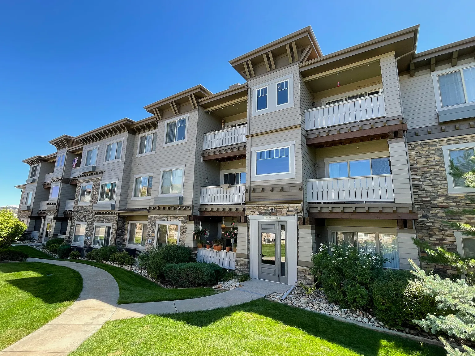 2 bed, 1286 sqft, $2,700 — Photo 1