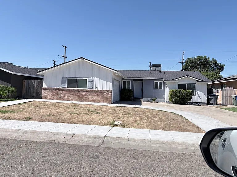 2574 Harvard Ave — Photo 1