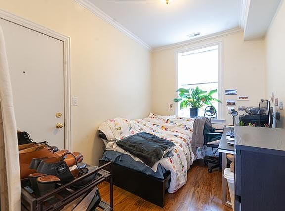 2nd image of 1424 W Lunt Ave #3S