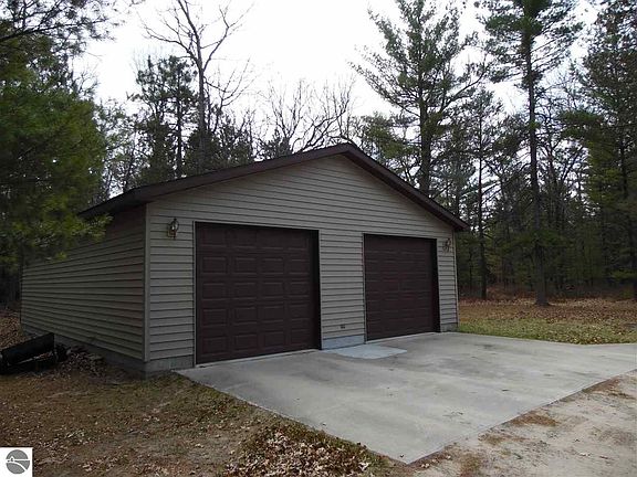3rd image of 4008 Chambers Rd