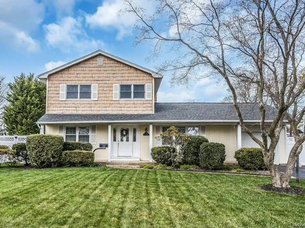 33 Primrose Lane, Kings Park, NY 11754