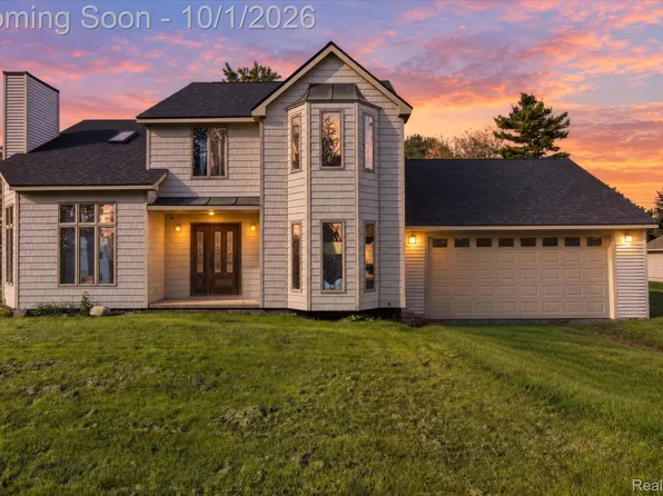 30038 Adams Dr, Gibraltar, MI 48173