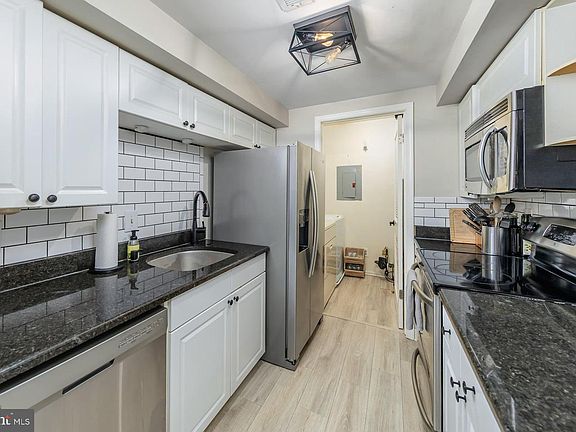 5th image of 76 Dover Ct