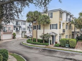 560 NW 39th Cir, Boca Raton, FL