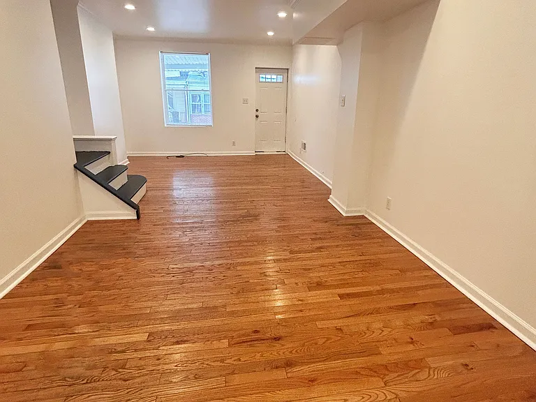 2233 Bonaffon St — Photo 7