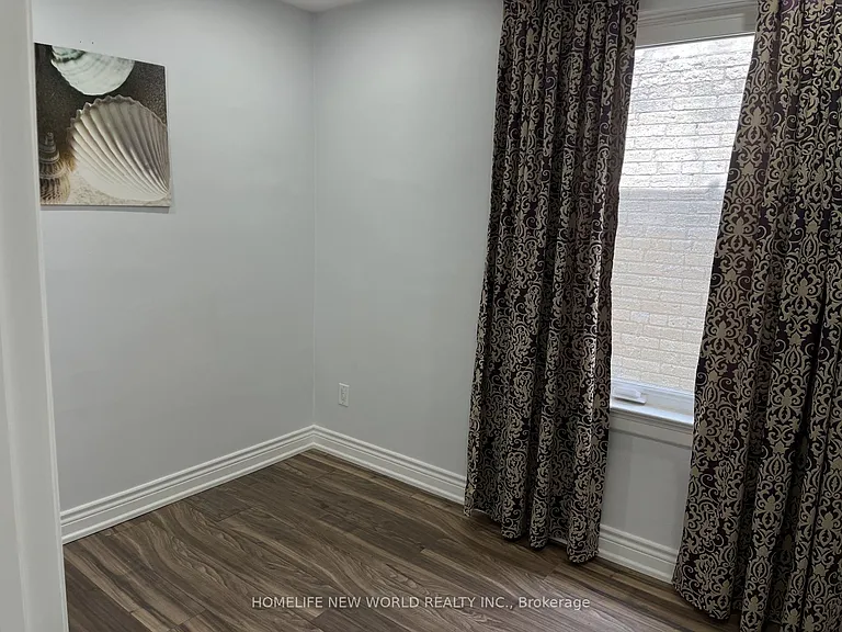 19 Britannia Ave — Photo 22