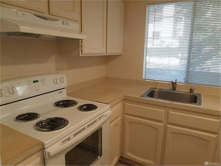 10819 NE 37th Pl #101 — Photo 7