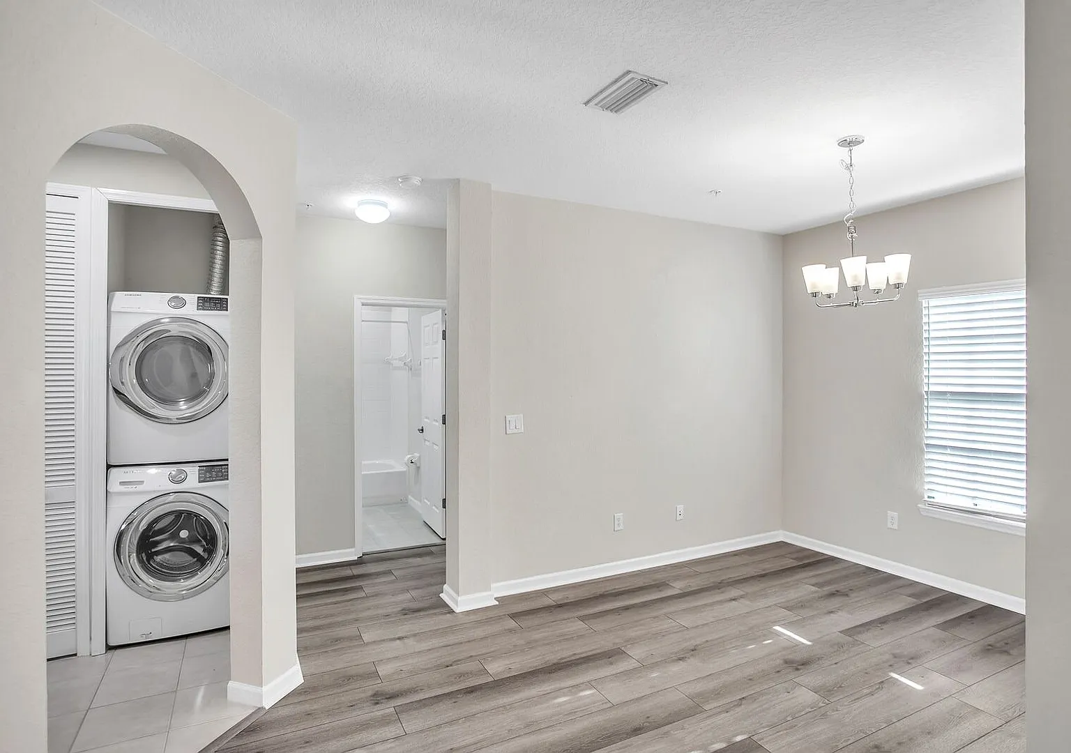 Welcome to this 2 bedroom, 2 bathroom condo in the wonderful community of Palencia. — Photo 2
