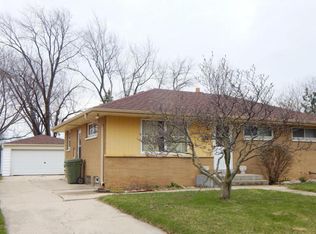 8915 W Rohr Ave, Milwaukee, WI 53225