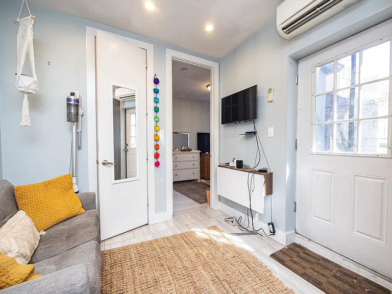 352 Hooper St #1R — Photo 4
