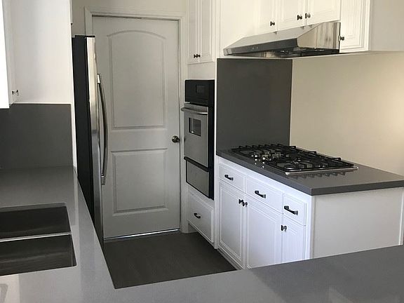 3rd image of 4881 Hazelnut Ave