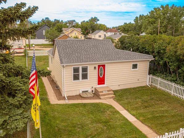 815 5th Ave W, Williston, ND 58801